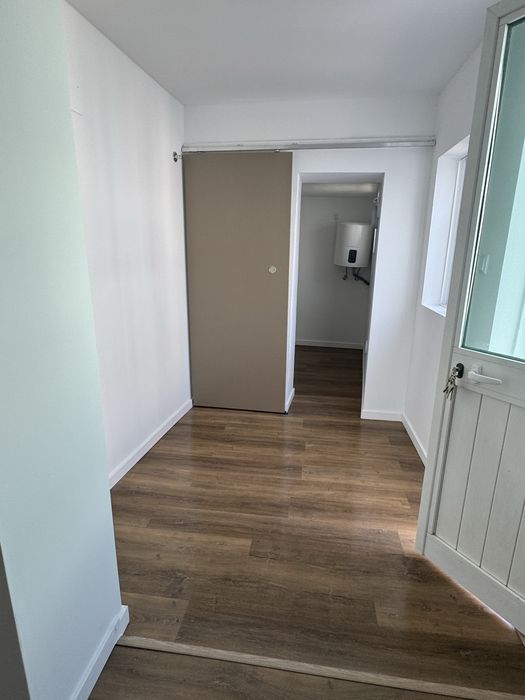Arrendo T1/T2 totalmente remodelado Charneca Caparica