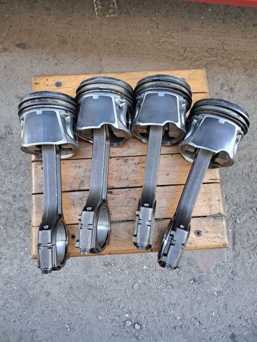 Поршня  с шатунами 2000грн.за шт