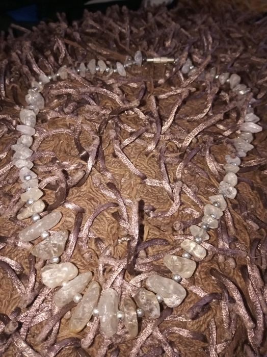 Naszyjnik z białych kamyków PRL