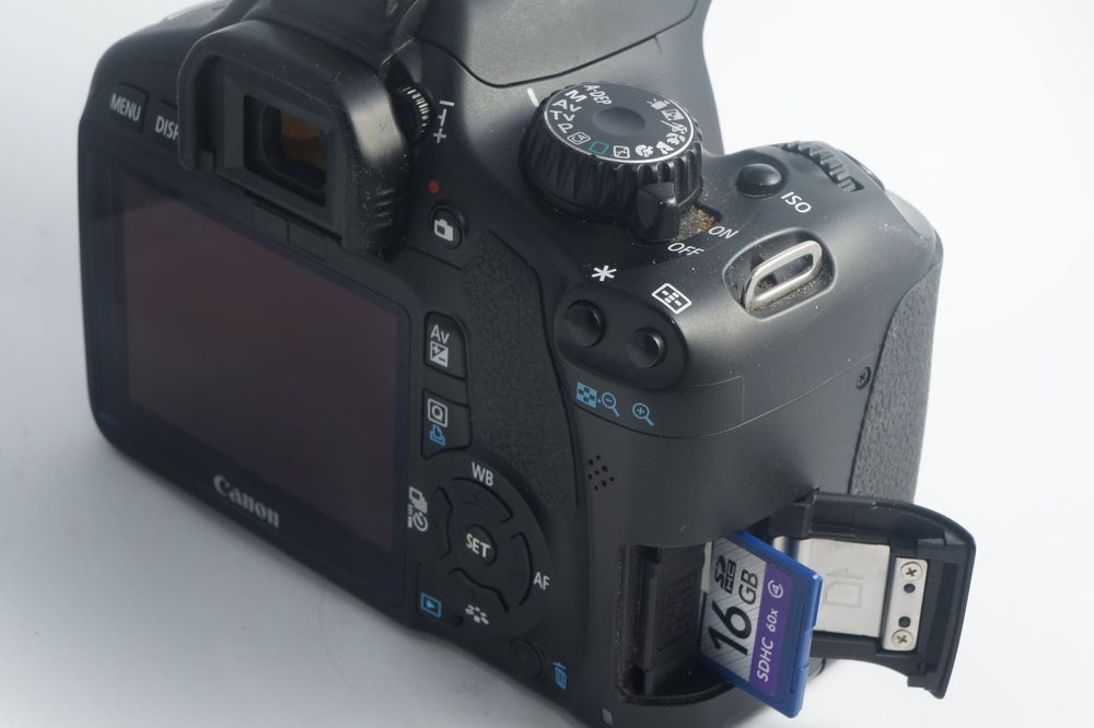 Фотоапарат Canon EOS 550D body