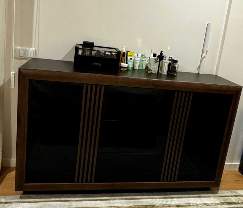 Aparador Forte Savona com 3 gavetas e 2 portas