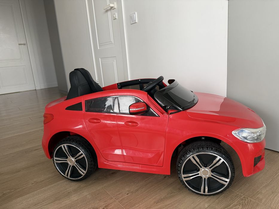 Дитячий електромобіль BMW
