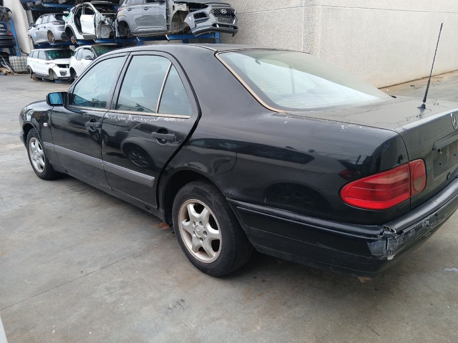Para peças MERCEDES-BENZ Classe E (W210)