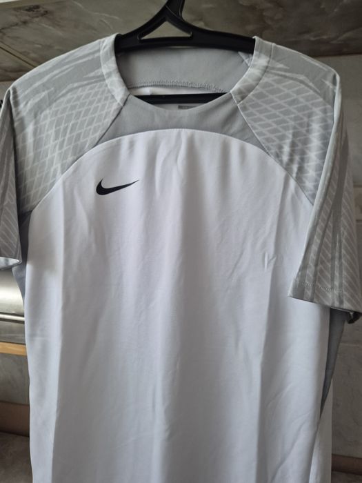 Футболка чоловіча Nike