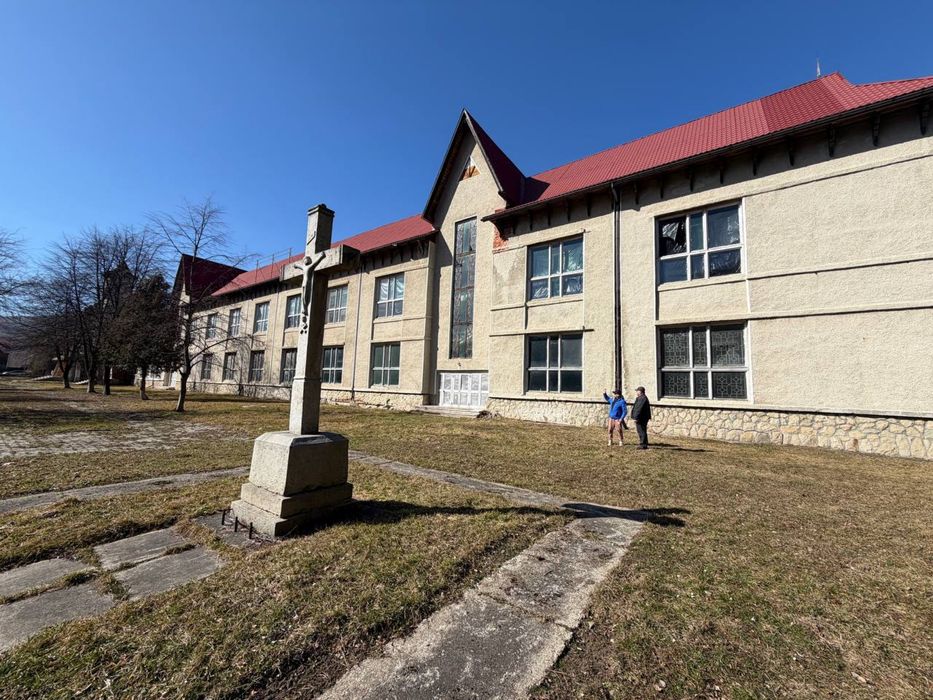 Комерційний комплекс у Делятині, траса ІФ–Яремче–Буковель