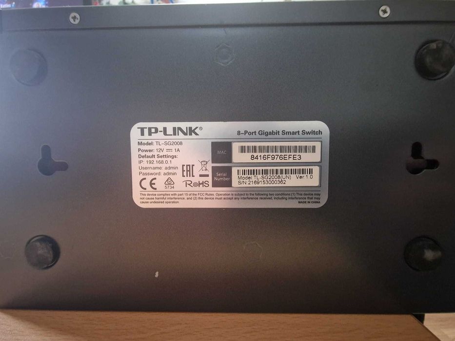 2x TP-LINK SG2008 V1 switch c/gestão, s/PoE