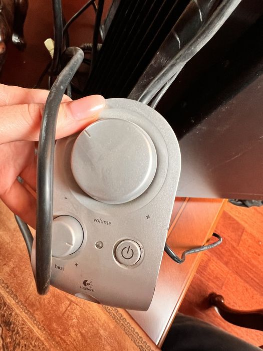 Колонка сабвуфер logitech