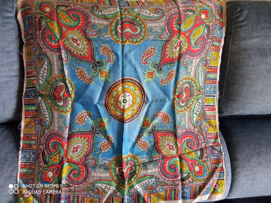 Lenço de seda verdadeira