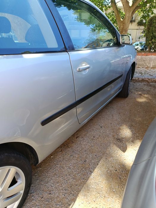 Automóvel WV polo 1.2 de 2002, impecável com revisão, embraiagem e distribuição novas