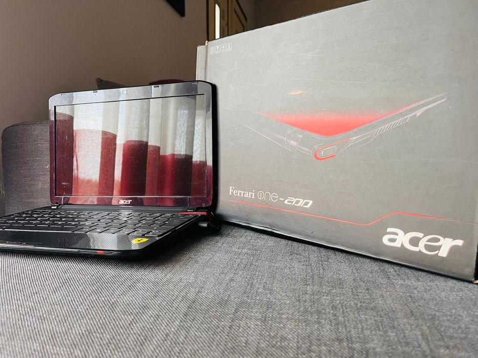 Portátil Acer Ferrari one-200