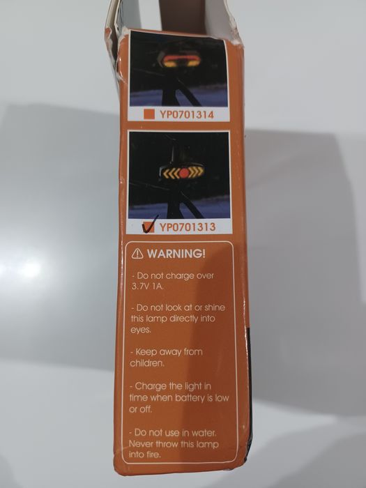 Luz traseira com piscas para bicicletas