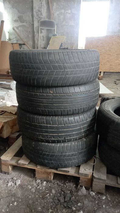 Продам резину 235 60 r18  зима,лето