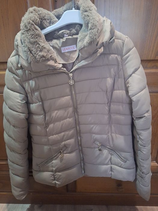 Quispo com gola de pelo