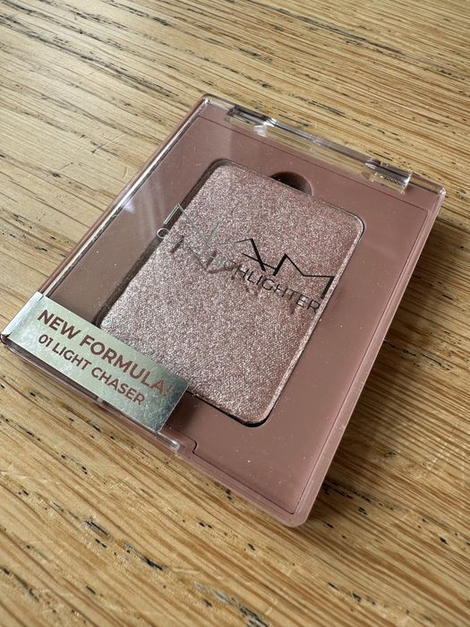 Rozświetlacz do twarzy NAM glass highlighter 01 light chaser