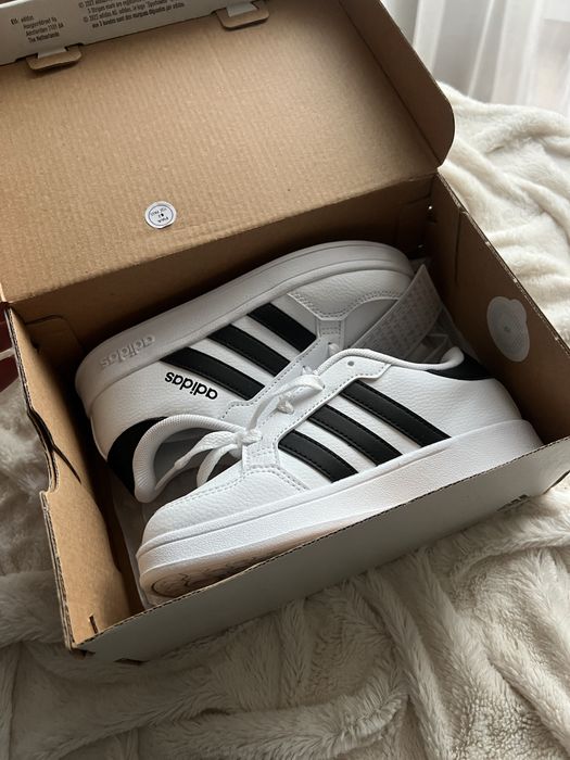 Кросівки Adidas 30р