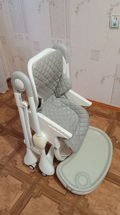 Стілець для годування