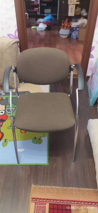 Офісний стілець новий
