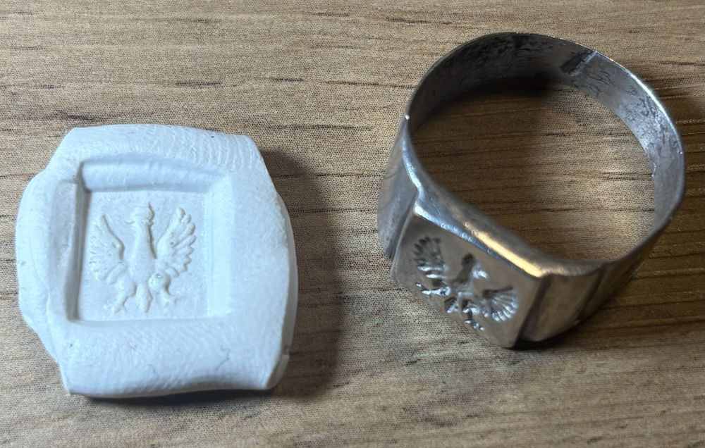 Sygnet pieczętny z Orłem w Koronie srebro 84 przełom XVIII - XIX wieku