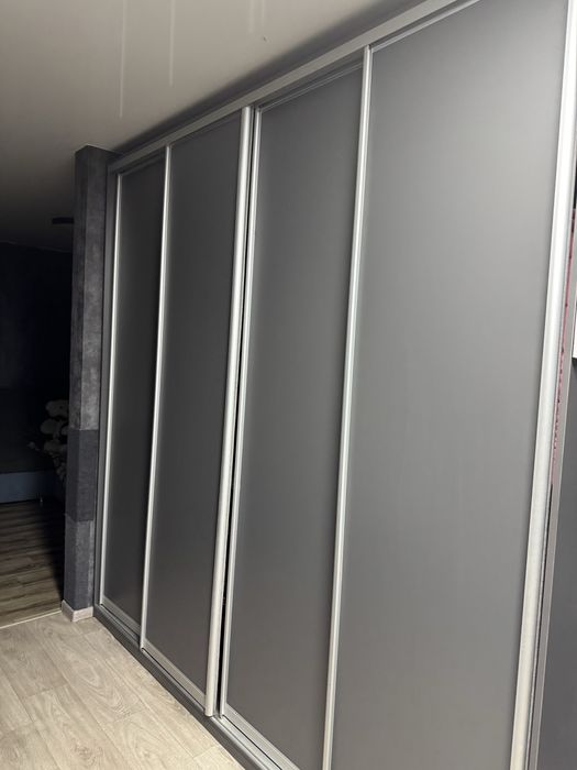 Шкаф-купе вместительный