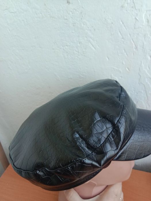 Продаю!Кепку женскую кожаную