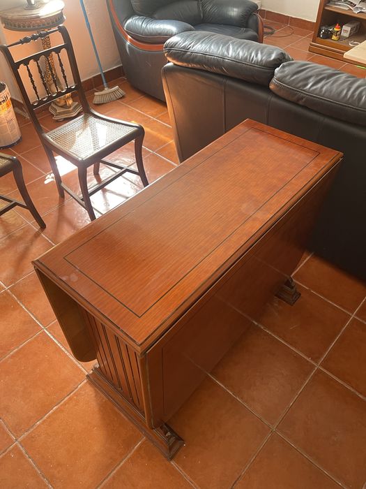 Mesa de jantar e 4 cadeiras