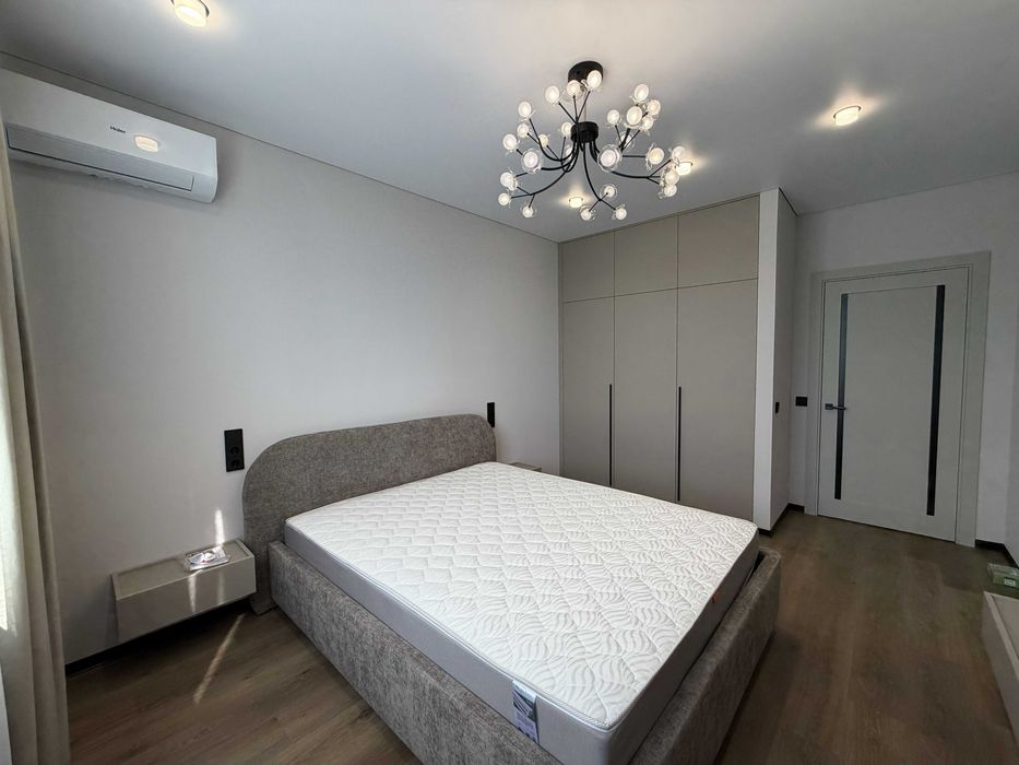 Продам 2-кімнатну 72 м² ЖК Квартал №5 | 2 спальні | 2 санвузли | Центр