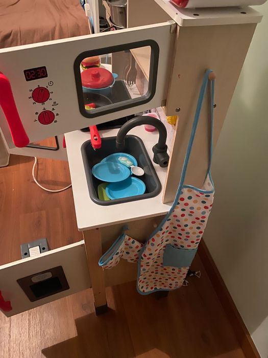 Cozinha criança com vários acessorios