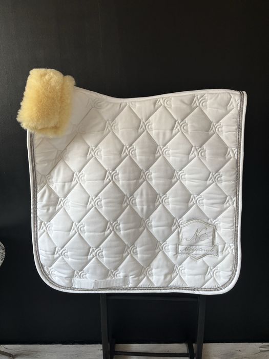 Nowy czaprak w rozmiarze DRE z naturalnym futrem