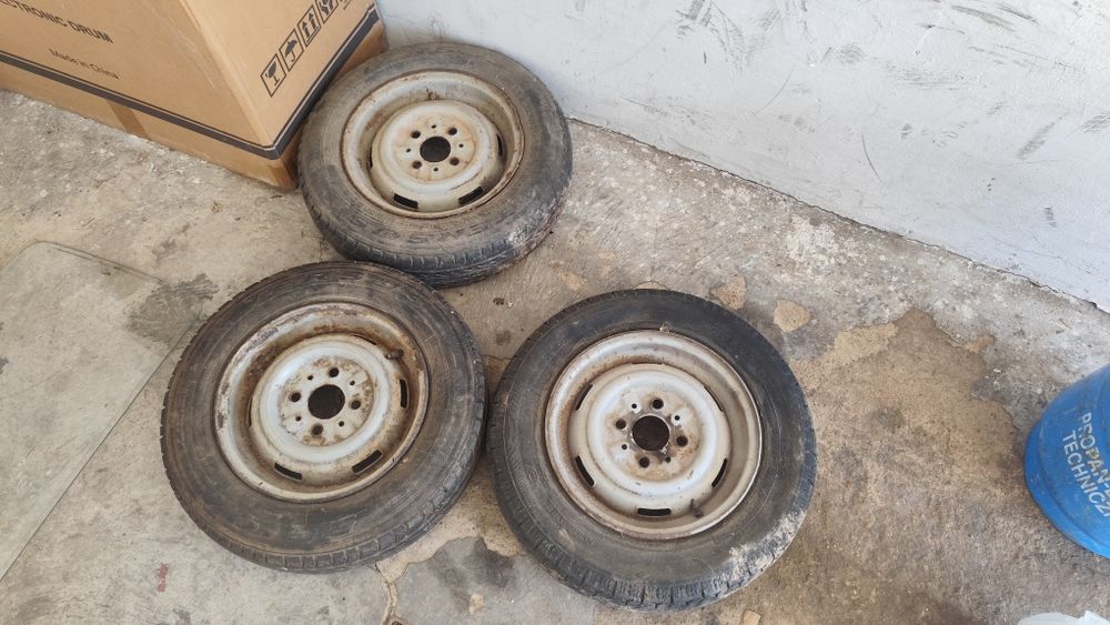 Fiat 126p Maluch Kaszlak części koła felgi opony szyby liczniki zegary