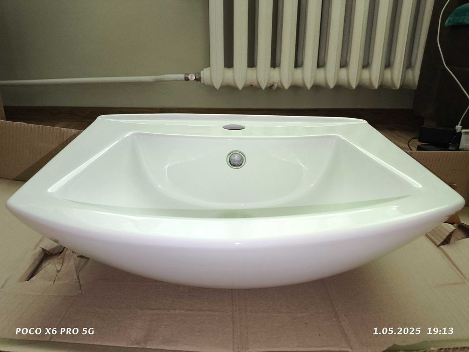 nowa nieużywana umywalka (szerokość 46,5cm, głębokość 35,5cm)