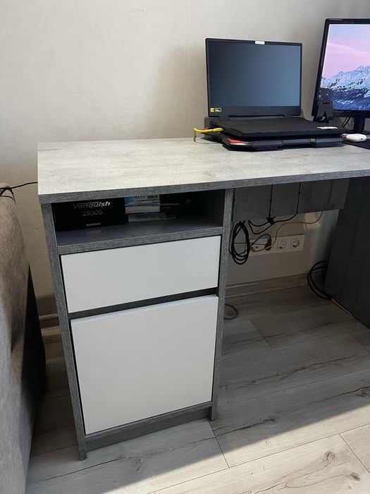 Стіл письмовий / компʼютерний jysk (юск) BILLUND 54х120 бетон/білий