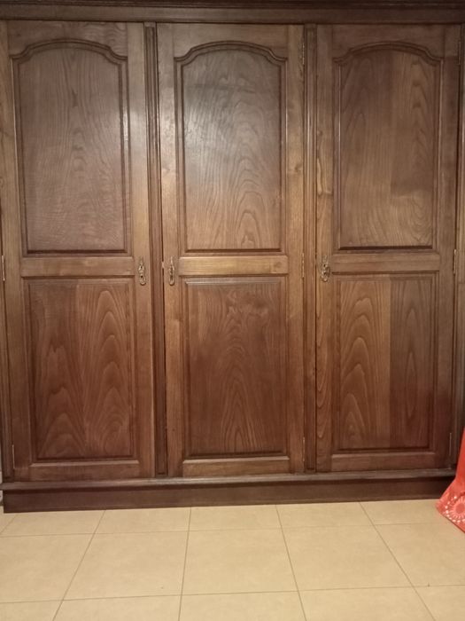 Roupeiro todo madeira maciça