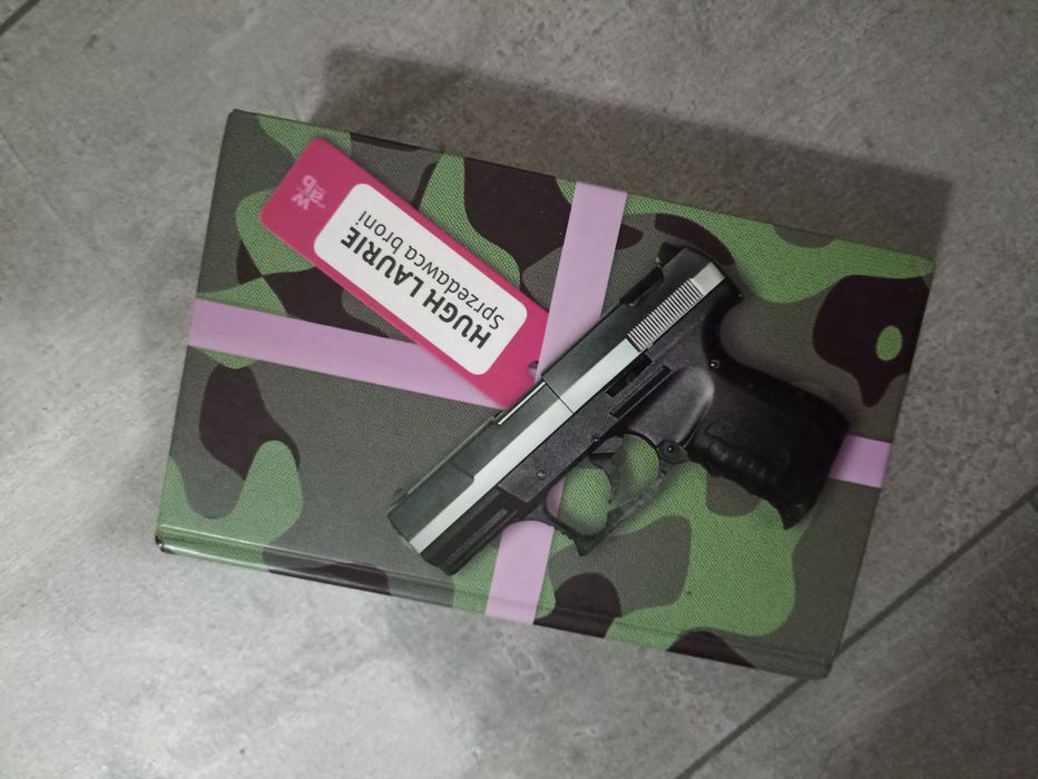 Hugh Laurie Sprzedawca broni