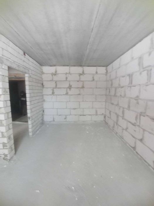 Продам найдешевшу 1-о кімнатну у ЖК Пташка на безепечному поверсі.