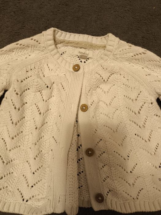 Biały sweterek newbie