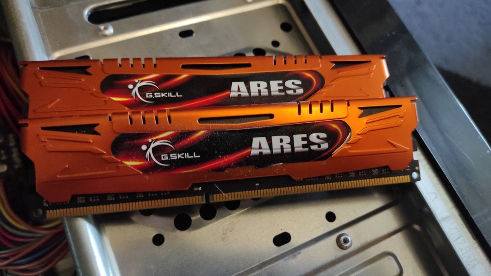 Продам комплект FX-8300 gskil 2x8