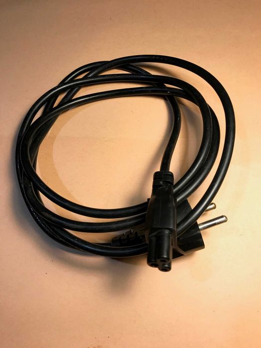 Carregador HP para vários modeos de portáteis.