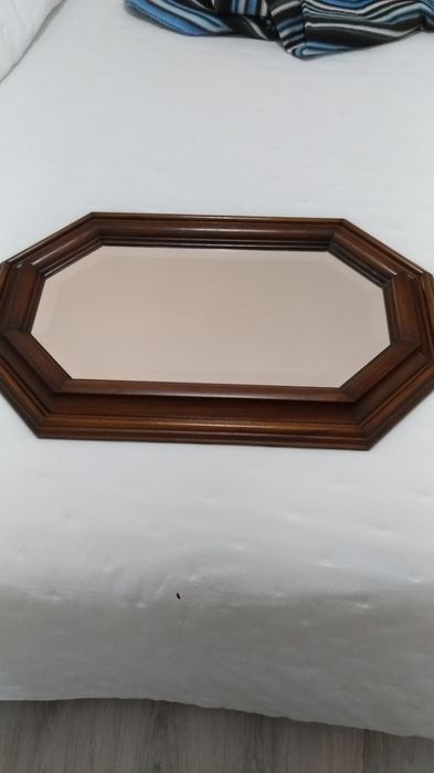 Espelho de madeira com vidro biselado