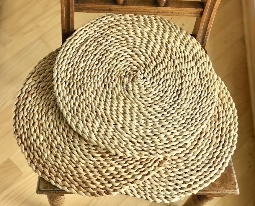 Okrągłe podkładki pod talerze maty słomiane