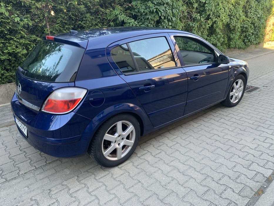 Astra h 2006 rok benzyna