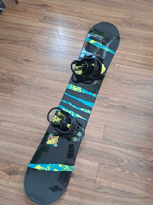 deska snowboardowa 138 z wiązaniami