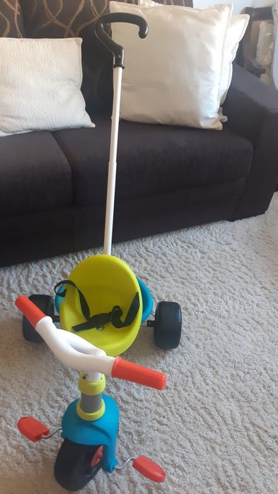 Triciclo criança com cinto e pega para empurrar