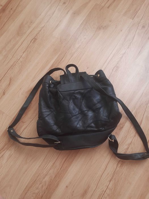Damski mały plecak czarny skórzany