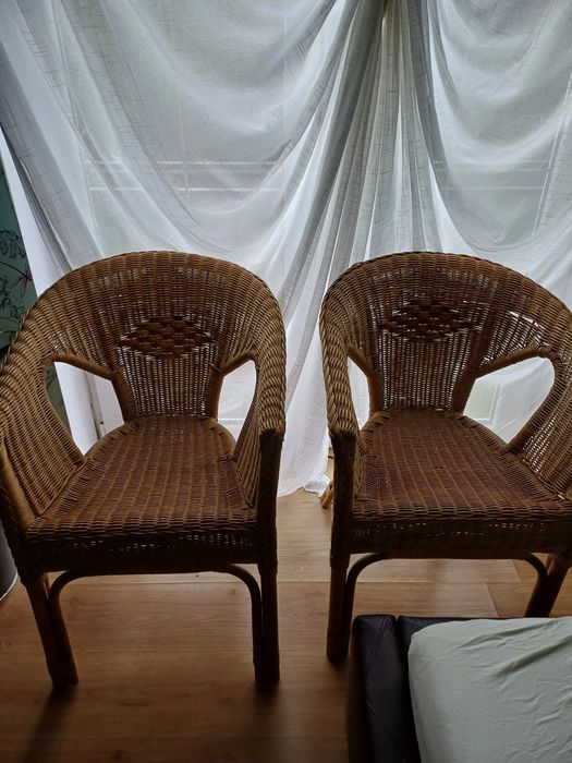 Krzesła ratanowe używane