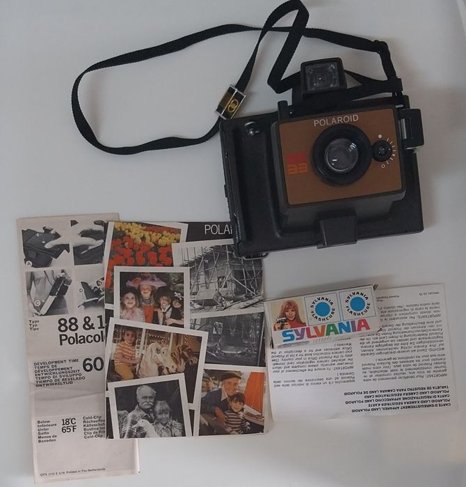 Máquina fotográfica antiga Polaroid EE33