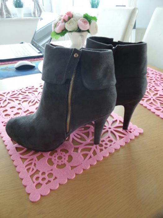 Nowe botki szare r. 41
