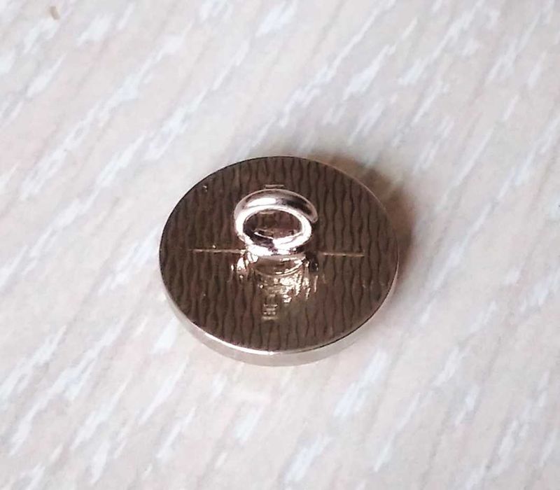 Семь пуговиц Dolce & Gabbana / Дольче Габбана желтые, металл + стекло