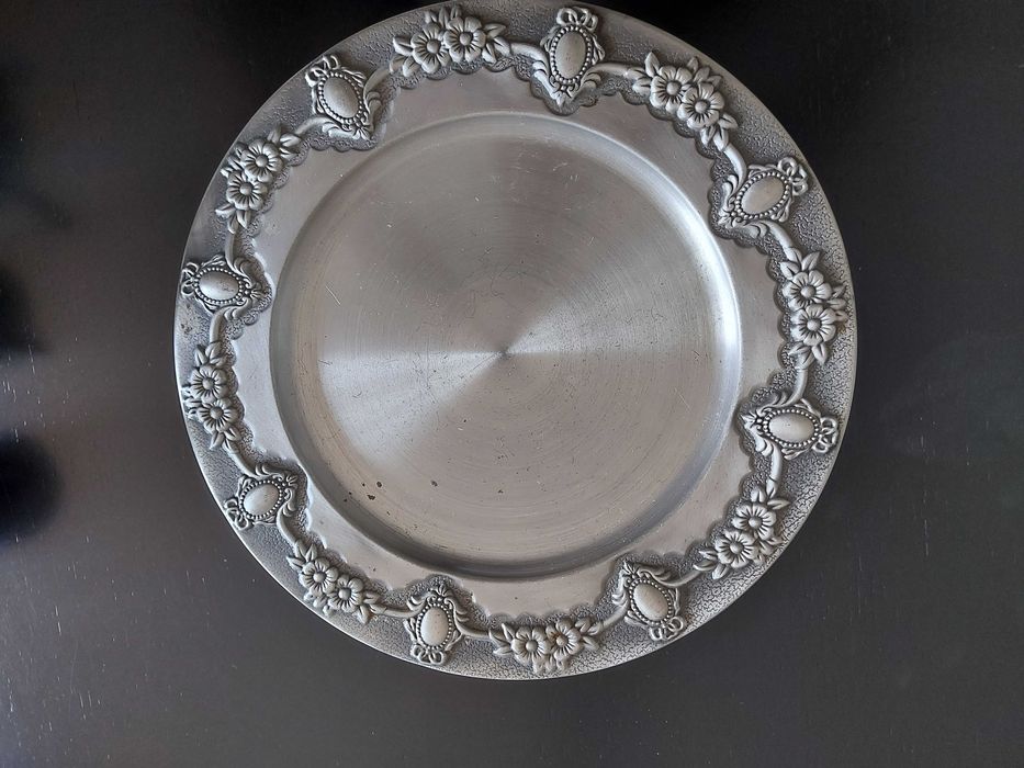 Conjunto Café em Porcelana e Metal c/ Prato + Açucareiro + 6 Chávenas