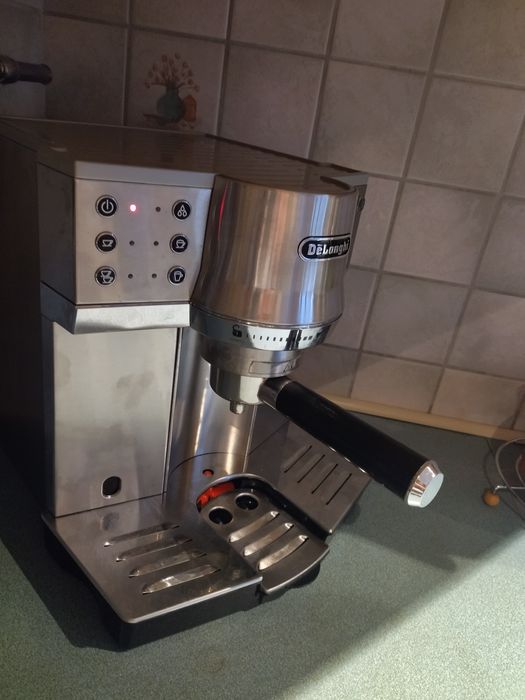 Ciśnieniowy ekspres do kawy DeLonghi