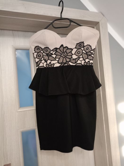 Sukienka z baskinką S